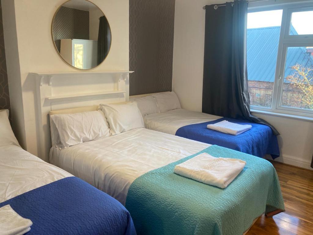 לונדון Twin Towerd Hotel מראה חיצוני תמונה