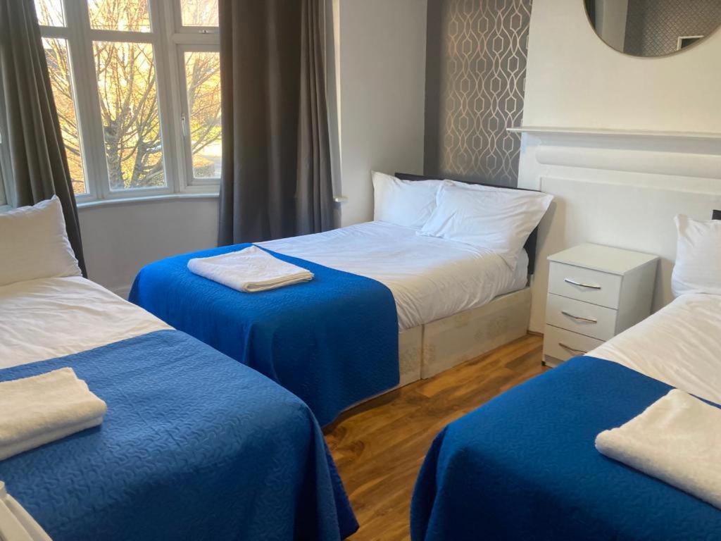 לונדון Twin Towerd Hotel מראה חיצוני תמונה